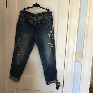 WHBM size 6 embellished boyfrIend jean